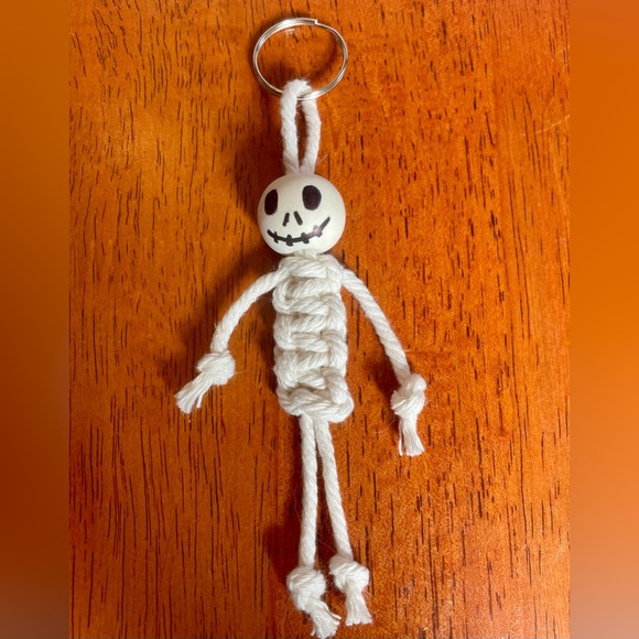 Hand Crafted Macrame Skeleton Keychain - Picture 1 of 4